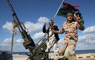 Ливийская армия начала штурм базы вооруженных повстанцев в Триполи